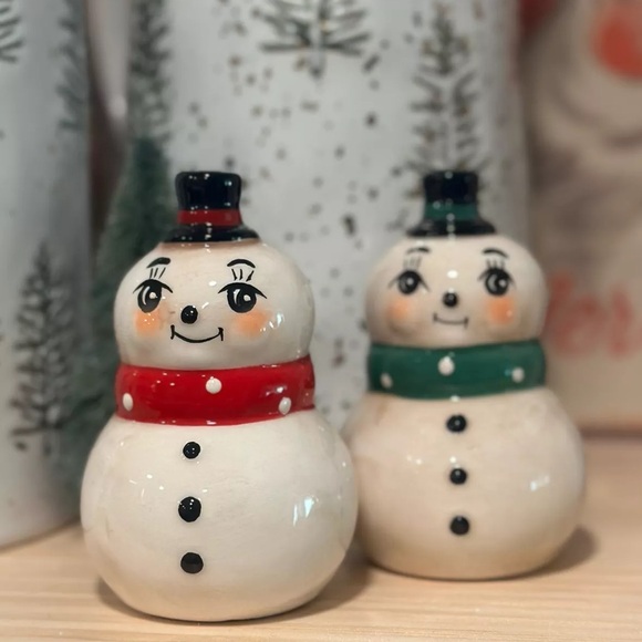 NEW Johanna Parker Christmas Salt & Pepper Shakers Red & Green Snowman - Picture 1 of 2